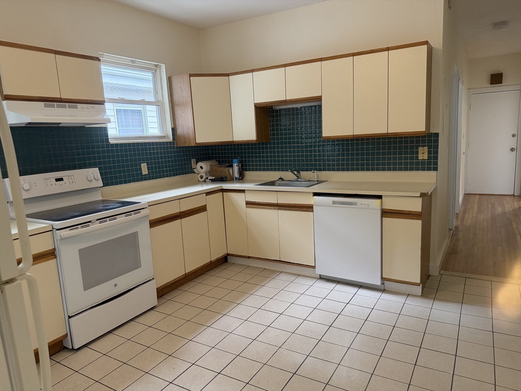 4 Usher Road, Unit 2 Medford, MA 02155 - Photo 3 of 16 Gallery Image 3