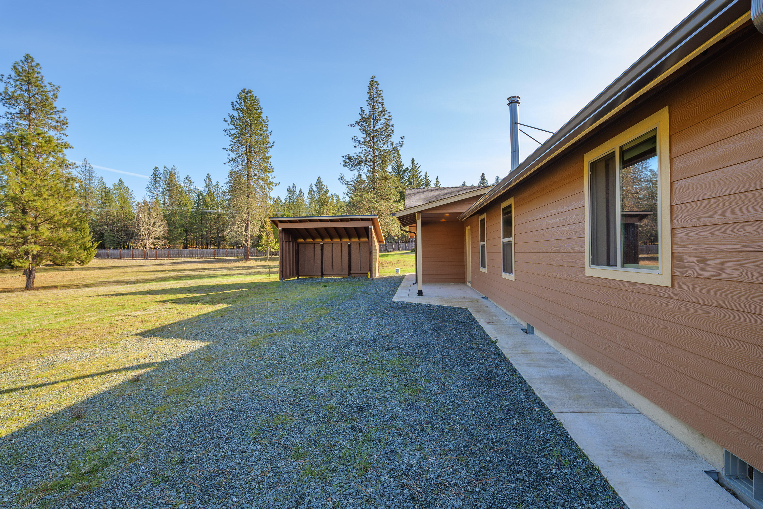2410 Robertson Bridge Road Grants Pass, OR 97526 - Photo 8 of 46 RB Final (34)