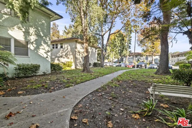 $520,000 | 5825 Bowcroft Street, Unit 1, Los Angeles, CA 90016