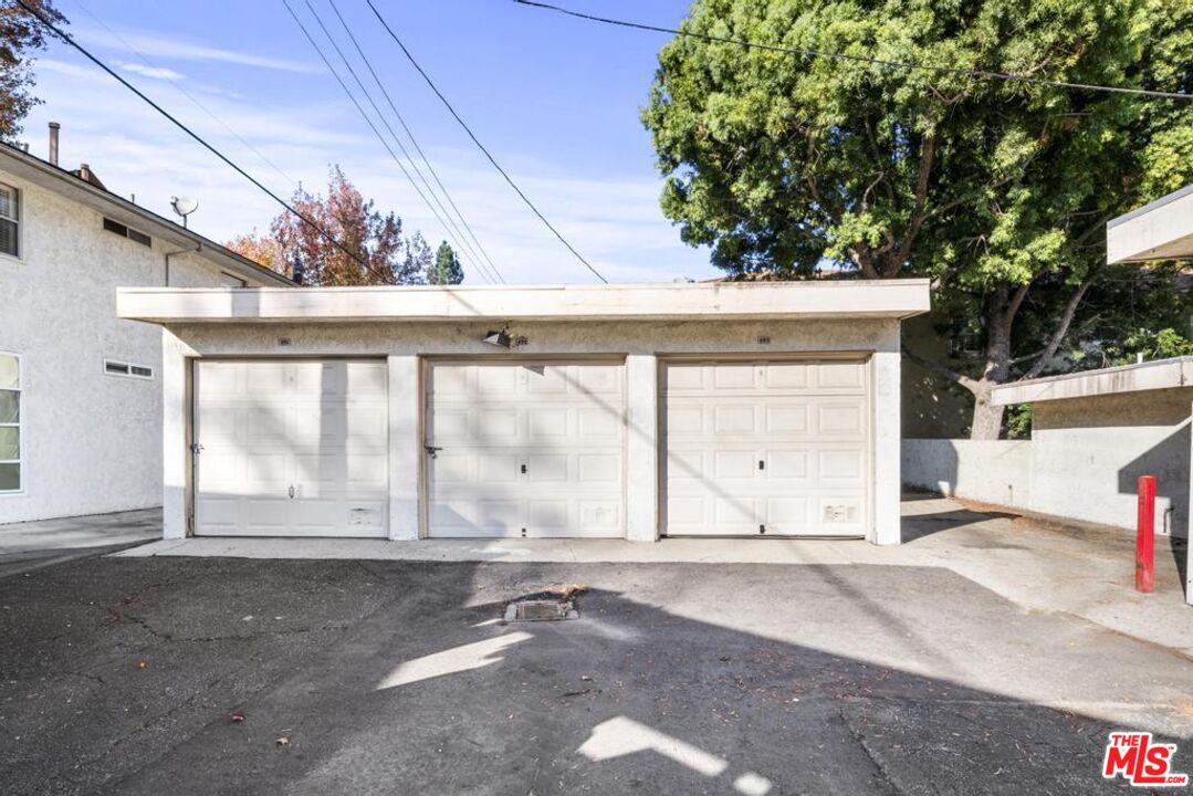5825 Bowcroft Street, Unit 1 Los Angeles, CA 90016 - Photo 19 of 20 a view of garage with a large tree