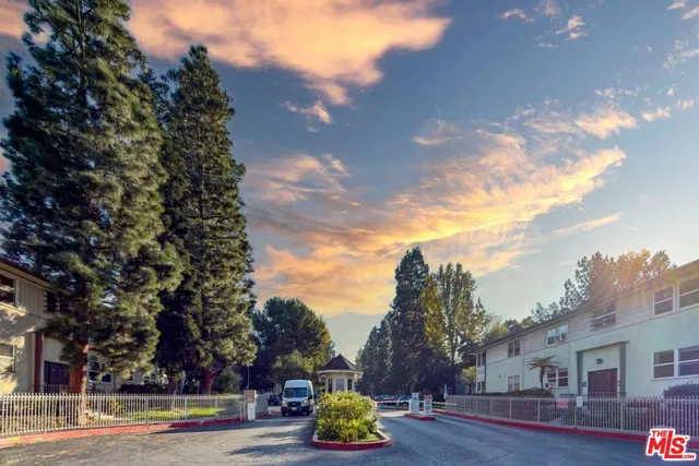 $520,000 | 5825 Bowcroft Street, Unit 1, Los Angeles, CA 90016