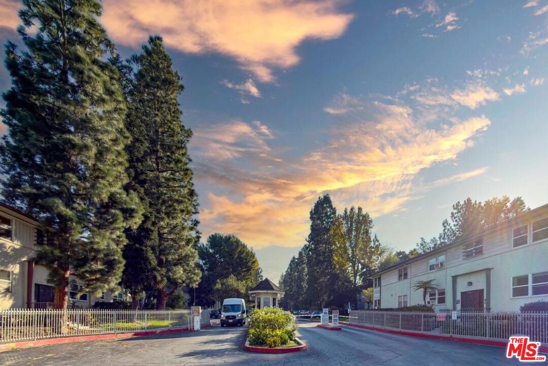 5825 Bowcroft Street, Unit 1 Los Angeles, CA 90016 - Photo 2 of 20 a view of a city