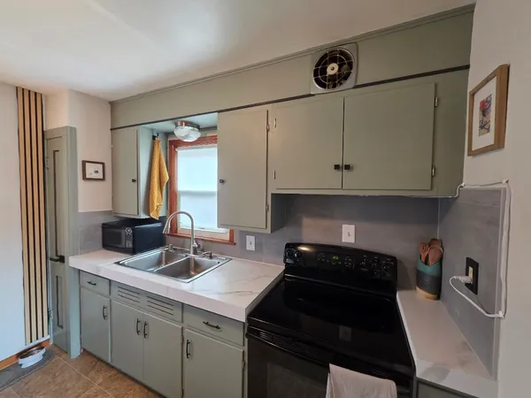 $250,000 | 1024 South Main Street, Jefferson, WI 53549