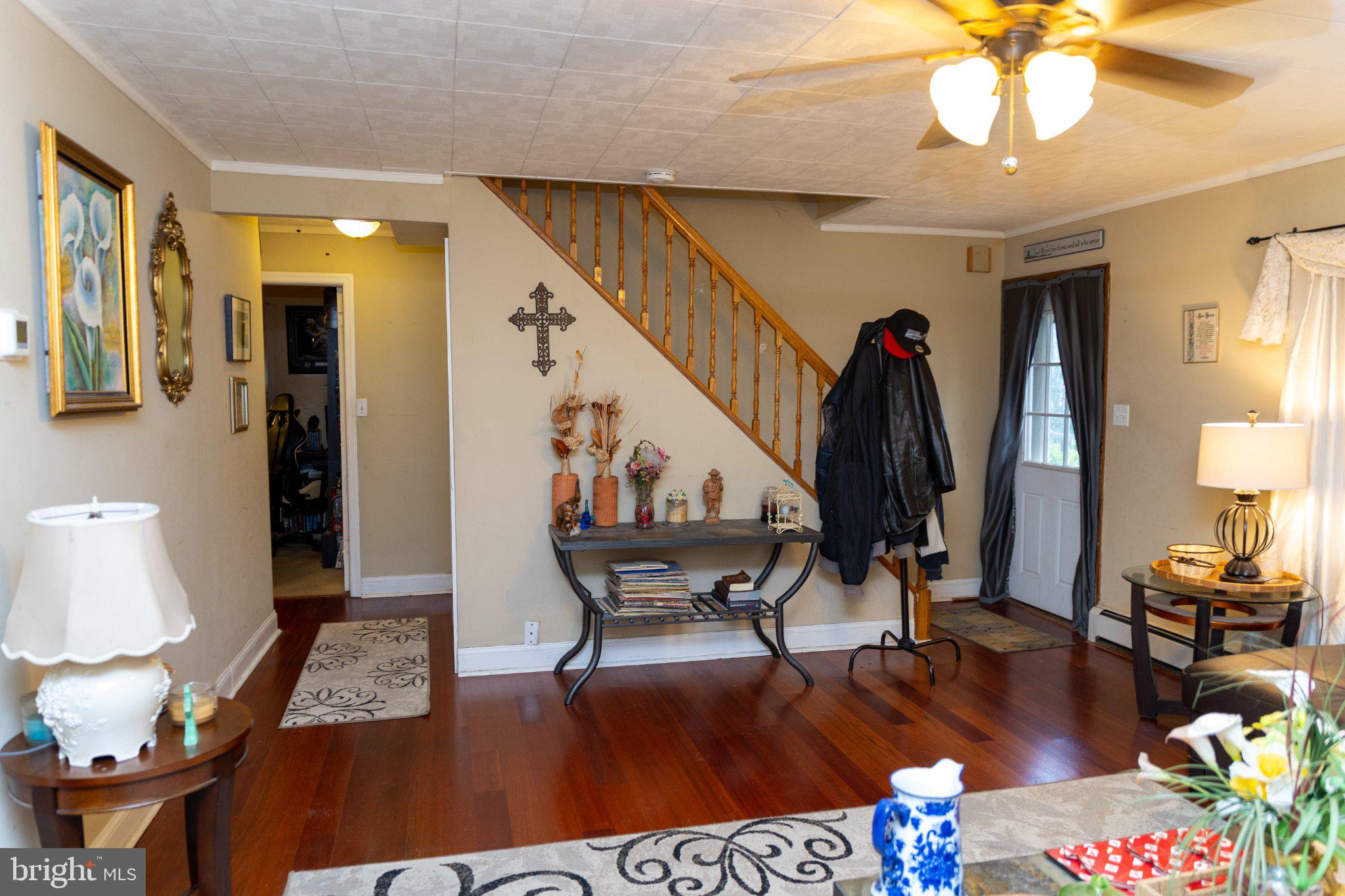 26 Plumtree Road Levittown, PA 19056 - Photo 8 of 16 Welcoming entryway with warm tones.