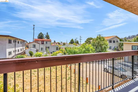 $475,000 | 417 Evelyn Avenue, Unit 205, Albany, CA 94706