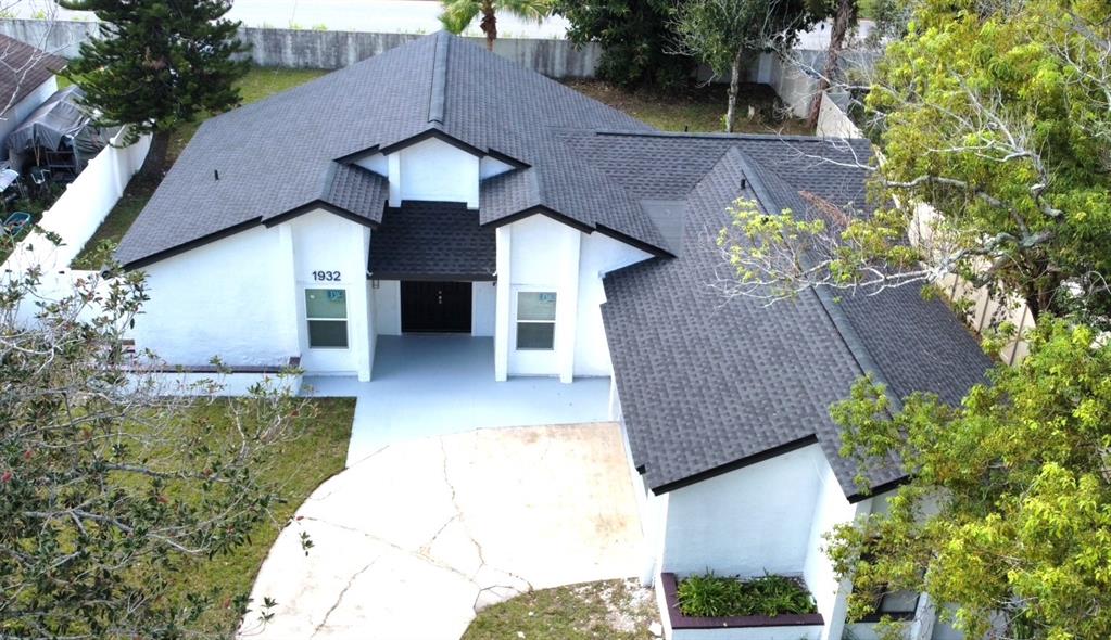 1932 Houndslake Drive Winter Park, FL 32792 - Photo 2 of 28