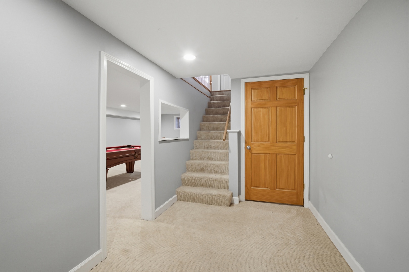 1917 Kiest Avenue Northbrook, IL 60062 - Photo 20 of 27 a view of an entryway with a room