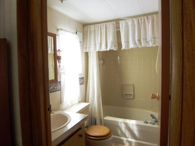 5412 20 Mile Road Barryton, MI 49305 - Photo 10 of 20 Master Bath