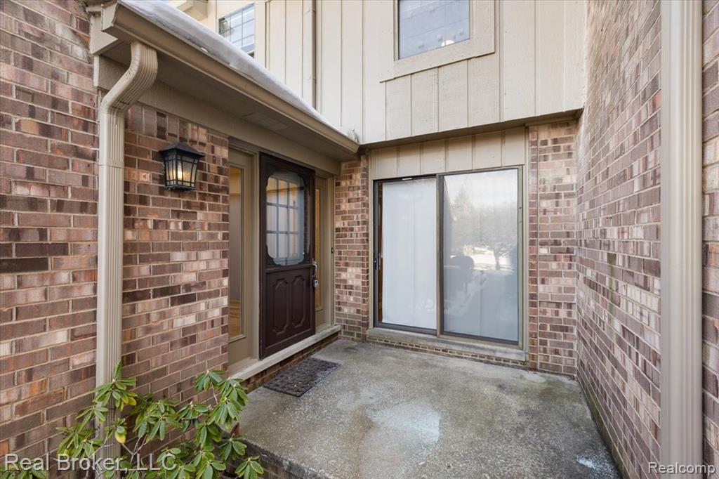 1938 Burning Bush Court Rochester Hills, MI 48309 - Photo 2 of 57