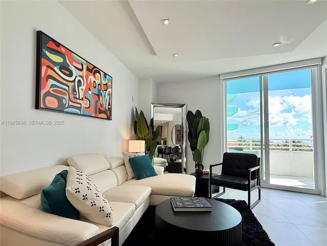 $999,500 | 225 Collins Avenue, Unit 6J, Miami Beach, FL 33139
