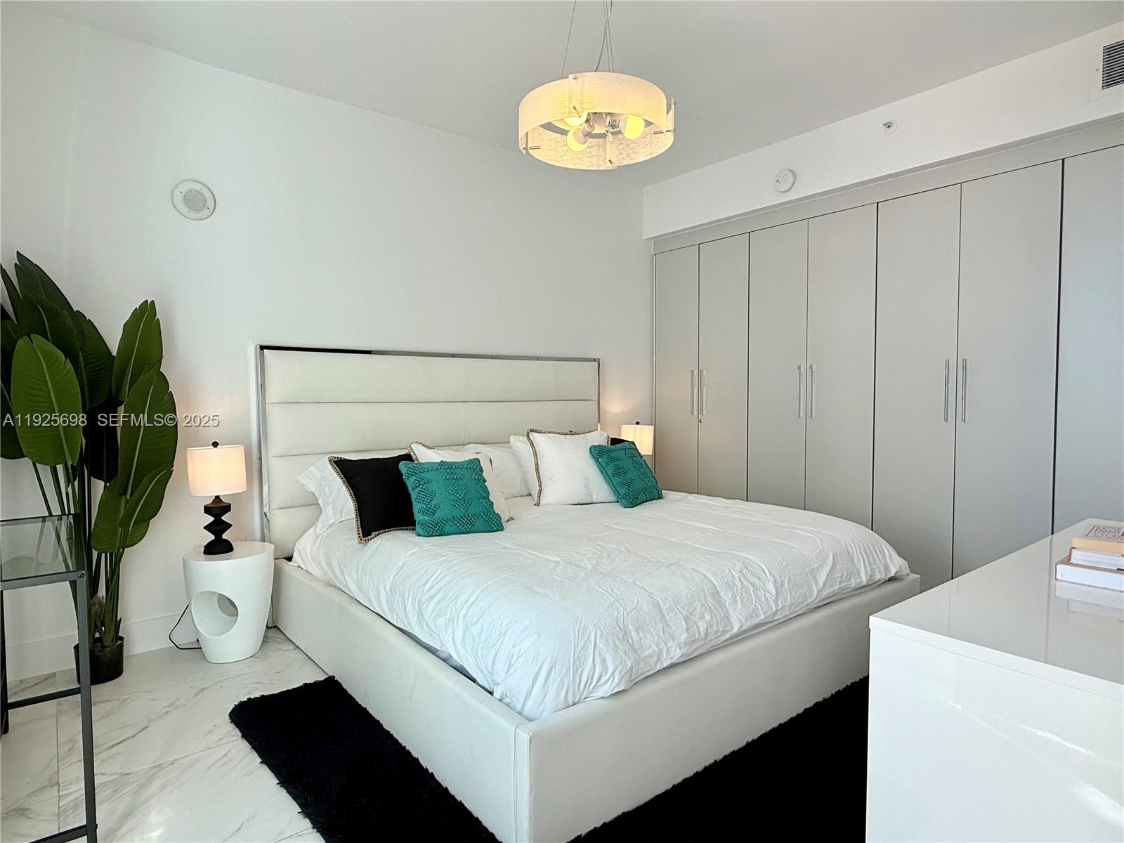 225 Collins Avenue, Unit 6J Miami Beach, FL 33139 - Photo 23 of 49