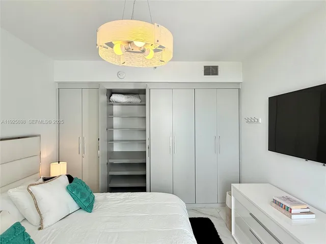 $999,500 | 225 Collins Avenue, Unit 6J, Miami Beach, FL 33139