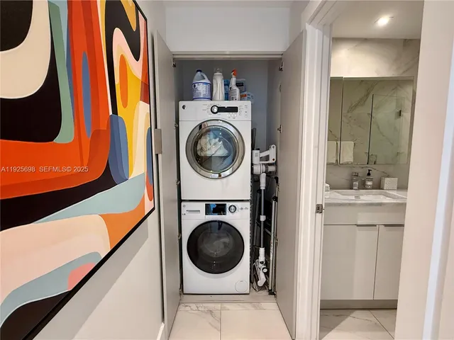 $999,500 | 225 Collins Avenue, Unit 6J, Miami Beach, FL 33139