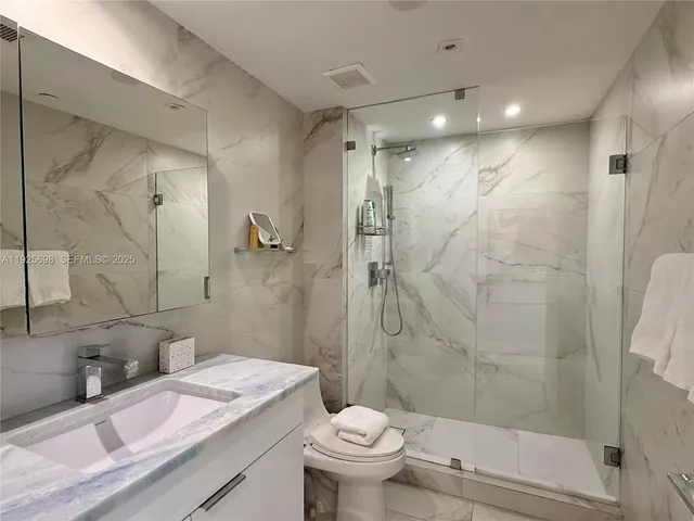 $999,500 | 225 Collins Avenue, Unit 6J, Miami Beach, FL 33139