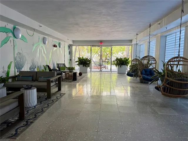 $999,500 | 225 Collins Avenue, Unit 6J, Miami Beach, FL 33139