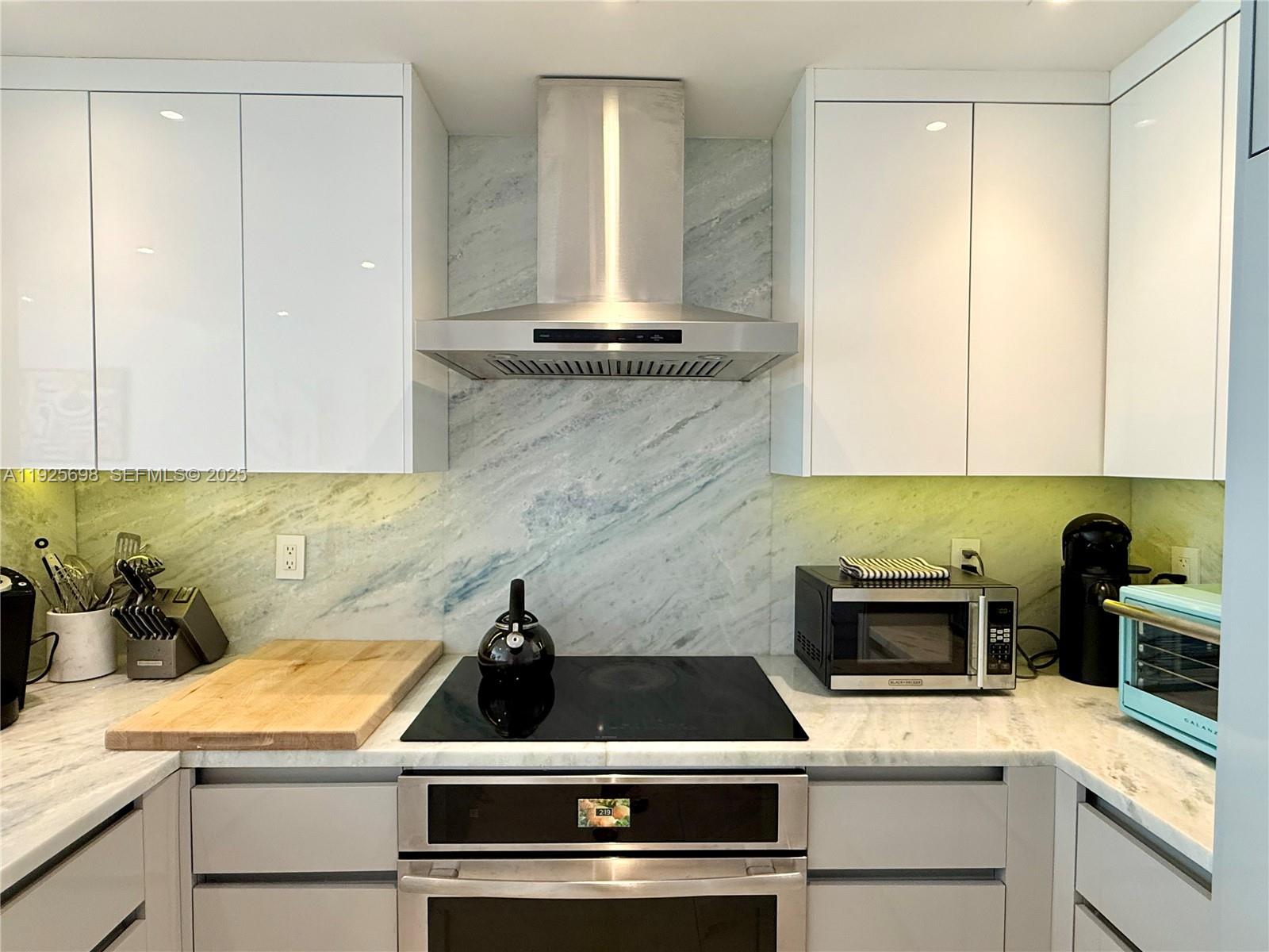 225 Collins Avenue, Unit 6J Miami Beach, FL 33139 - Photo 9 of 49