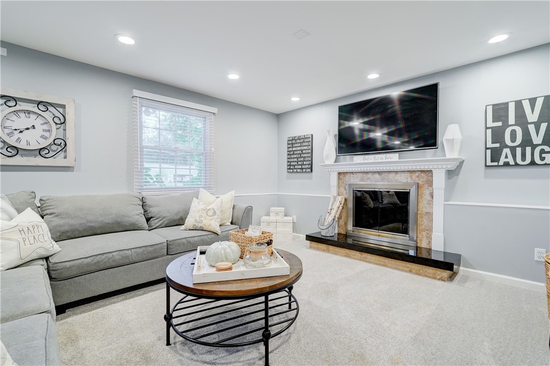 11 Stuyvesant Road Pittsford, NY 14534 - Photo 13 of 29 Family Room