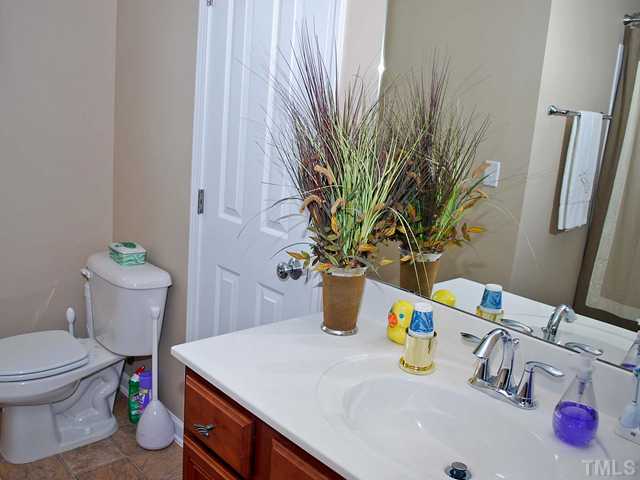 7767 Berry Crest Avenue Raleigh, NC 27617 - Photo 20 of 21 Guest Bath