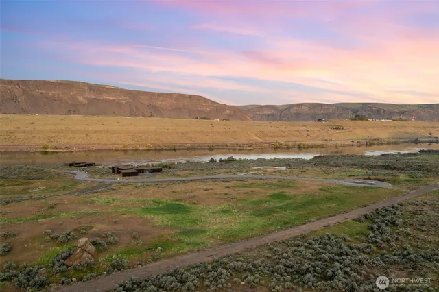 a view of a dry yard with wooden floor