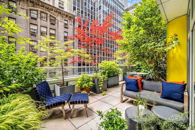 $2,380,000 | 5 East 44th Street, Unit 7 | Midtown East