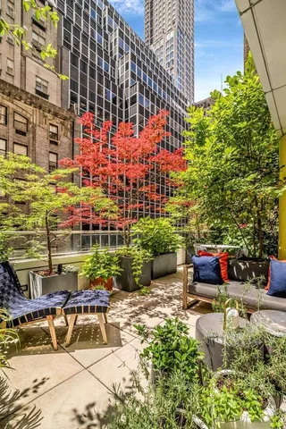 $2,380,000 | 5 East 44th Street, Unit 7 | Midtown East