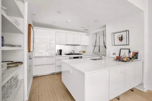 $2,380,000 | 5 East 44th Street, Unit 7 | Midtown East