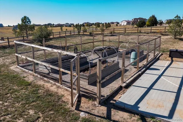 a view of a tennis court