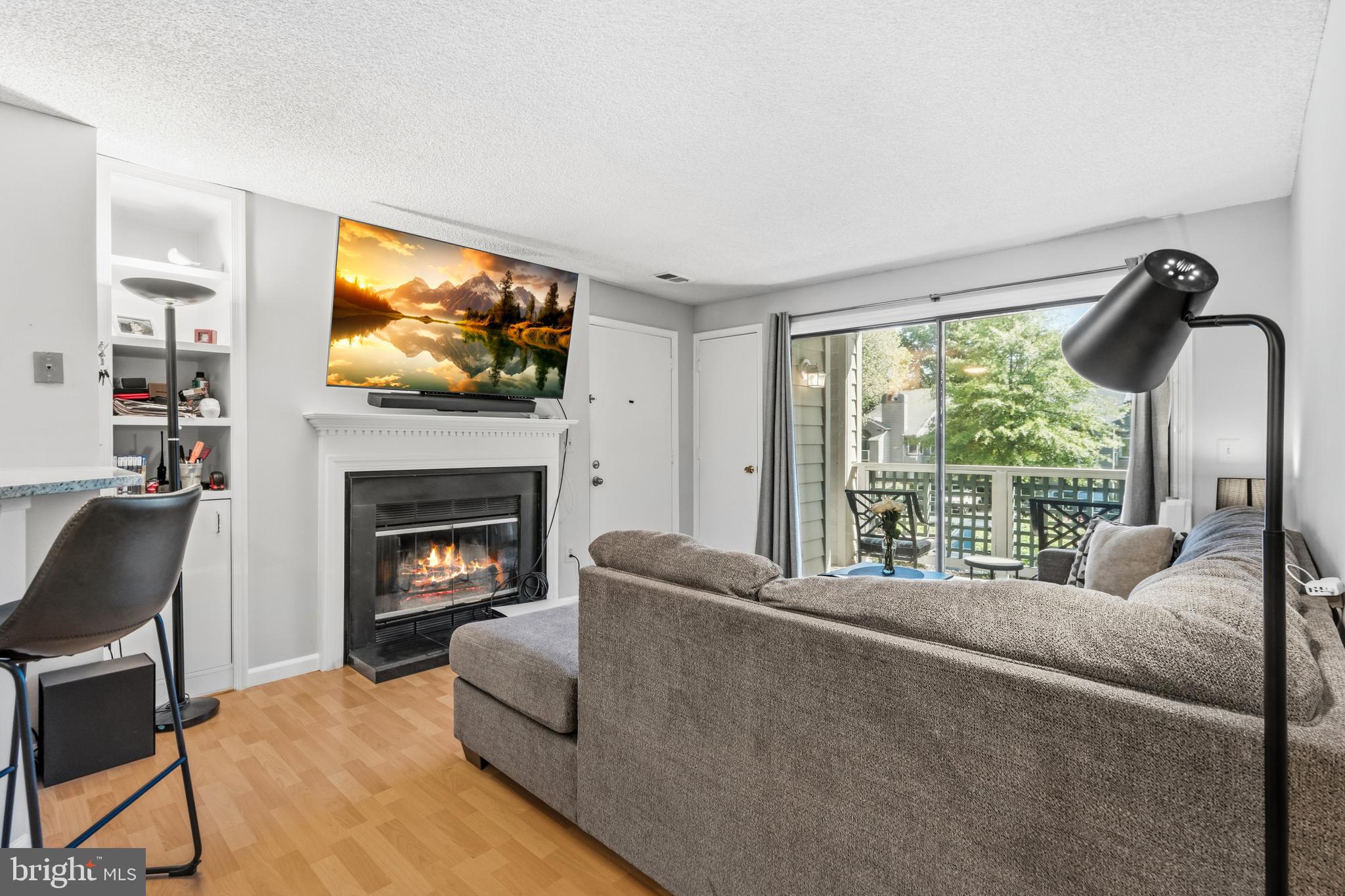 11705 Summerchase Circle Reston, VA 20194 - Photo 7 of 25 Living Room