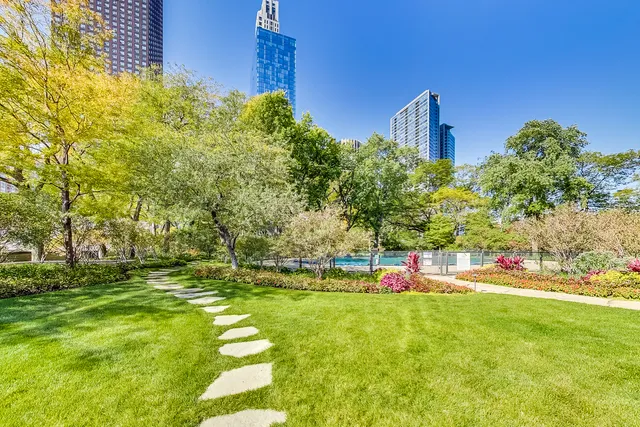 $985,000 | 505 North Lake Shore Drive, Unit 6206, Chicago, IL 60611