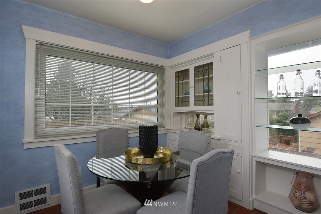 10025 39th Avenue Southwest Seattle, WA 98146 - Photo 17 of 25 Gallery Image 17