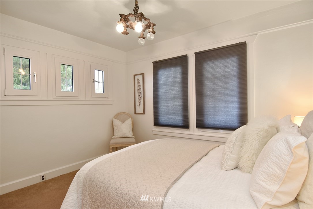 10025 39th Avenue Southwest Seattle, WA 98146 - Photo 18 of 25 Gallery Image 18