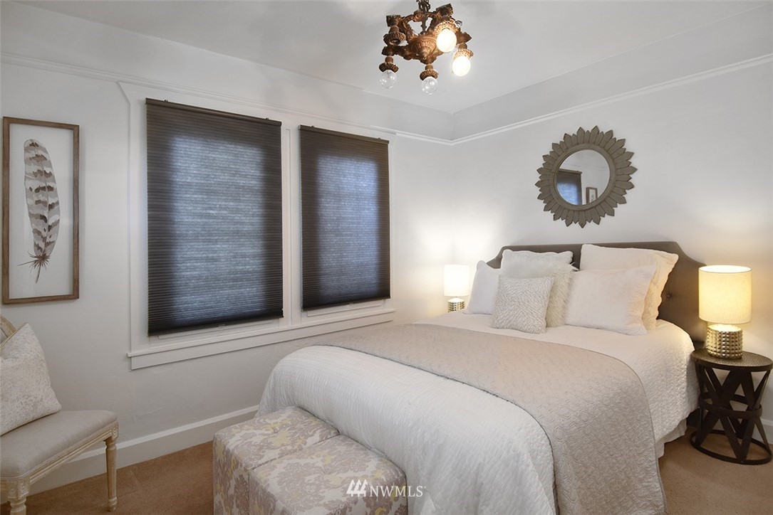 10025 39th Avenue Southwest Seattle, WA 98146 - Photo 19 of 25 Gallery Image 19