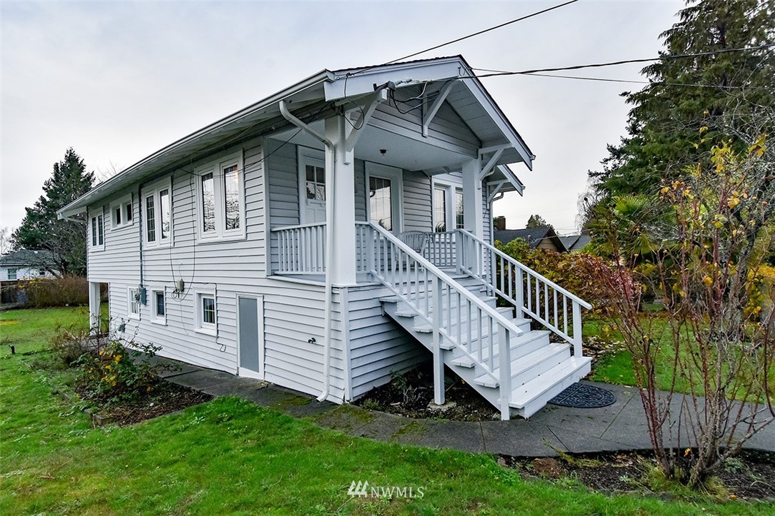 10025 39th Avenue Southwest Seattle, WA 98146 - Photo 3 of 25 Gallery Image 3