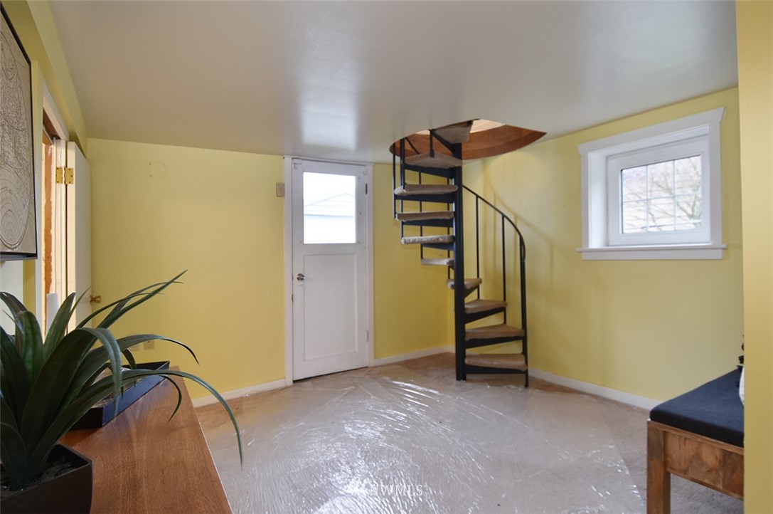 10025 39th Avenue Southwest Seattle, WA 98146 - Photo 21 of 25 Gallery Image 21