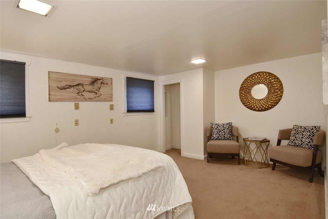 10025 39th Avenue Southwest Seattle, WA 98146 - Photo 23 of 25 Gallery Image 23