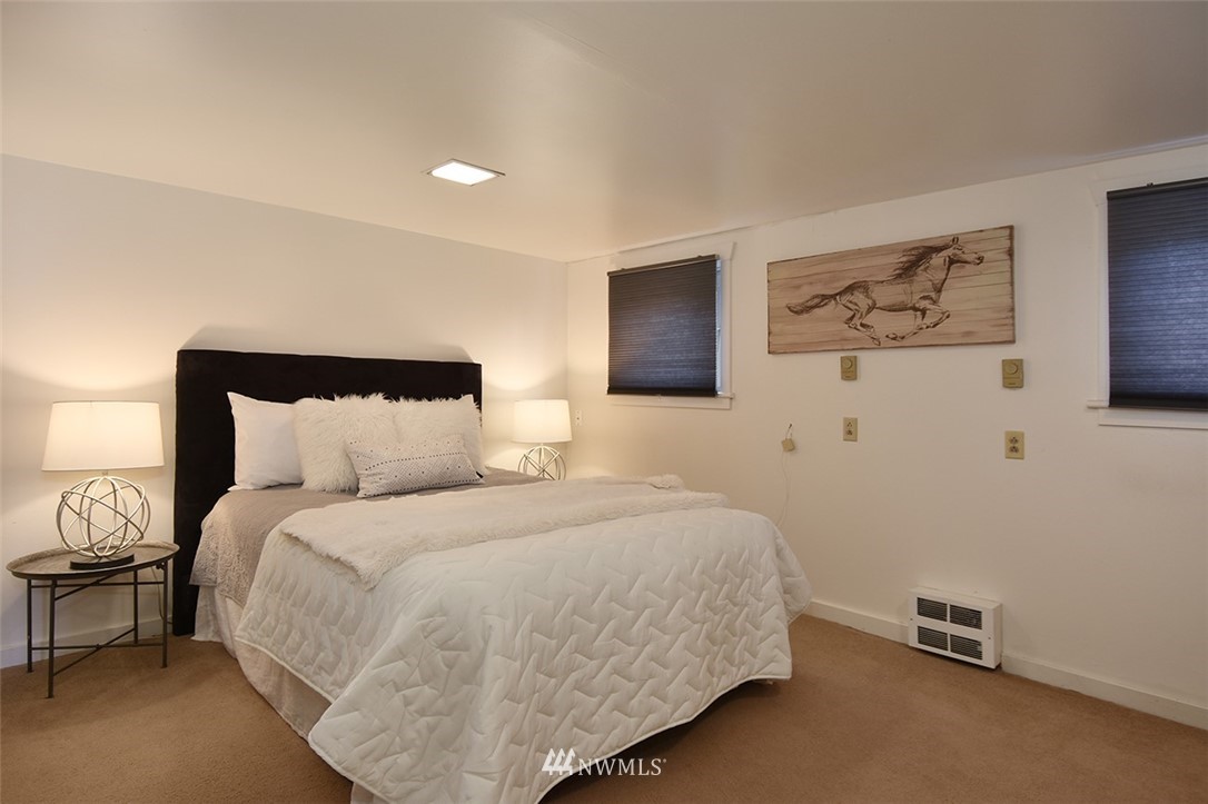 10025 39th Avenue Southwest Seattle, WA 98146 - Photo 24 of 25 Gallery Image 24