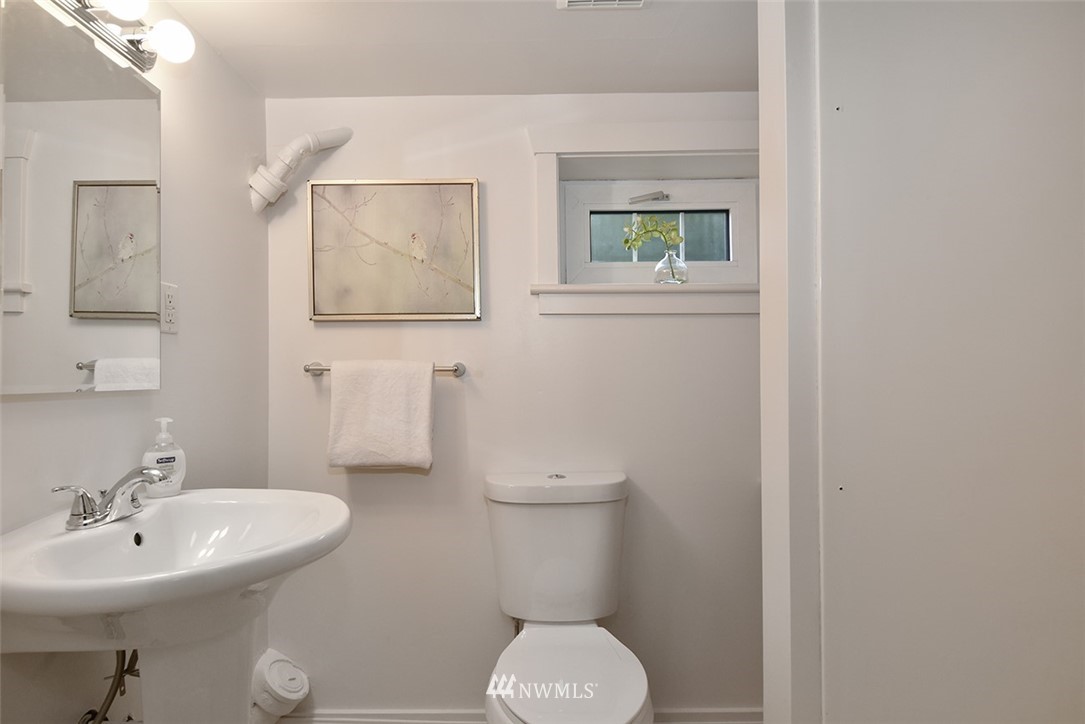 10025 39th Avenue Southwest Seattle, WA 98146 - Photo 25 of 25 Gallery Image 25