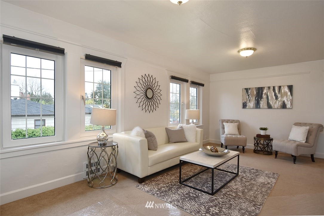 10025 39th Avenue Southwest Seattle, WA 98146 - Photo 9 of 25 Gallery Image 9