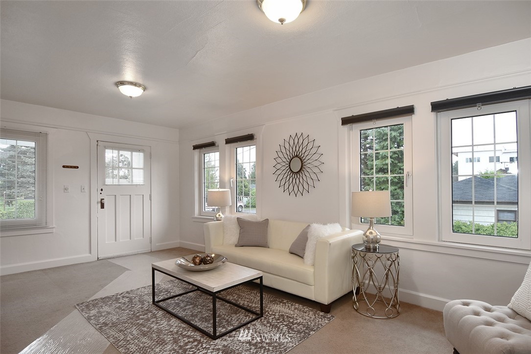 10025 39th Avenue Southwest Seattle, WA 98146 - Photo 10 of 25 Gallery Image 10