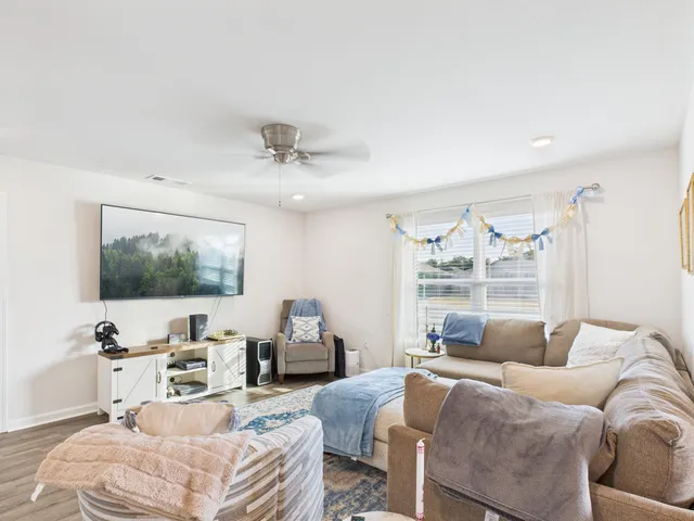 $2,150 | 8775 Clearbrook Drive, Milton, FL 32583