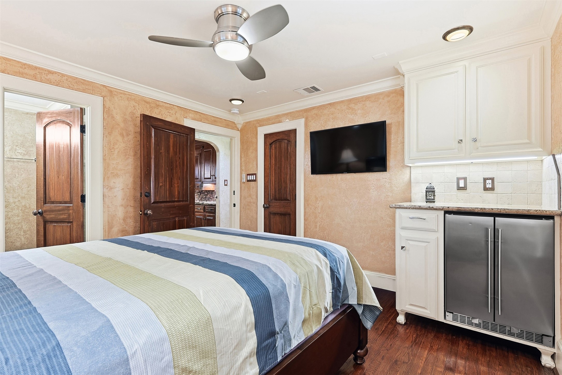 3543 Rosedale Street Houston, TX 77004 - Photo 18 of 37 a bedroom with a bed and a flat screen tv