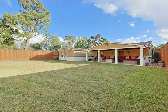 a view of a house with a backyard