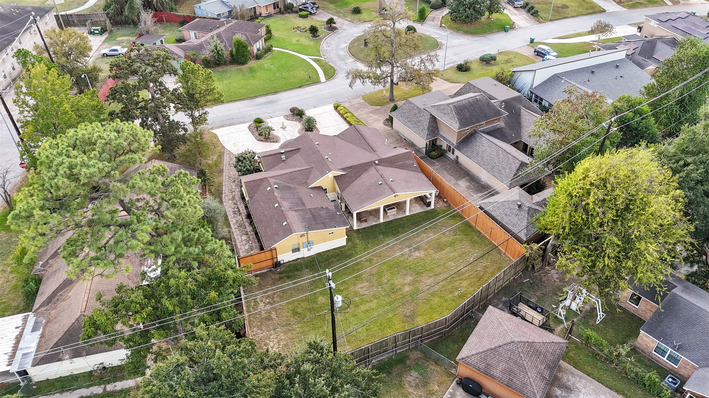 3543 Rosedale Street Houston, TX 77004 - Photo 35 of 37 an aerial view of residential house with outdoor space and swimming pool