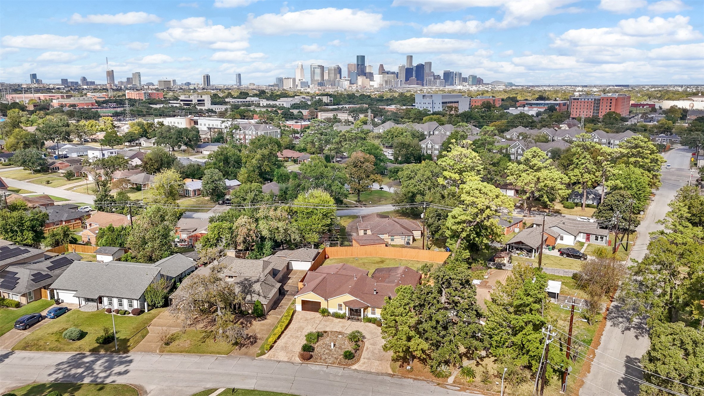 3543 Rosedale Street Houston, TX 77004 - Photo 36 of 37 an aerial view of a city