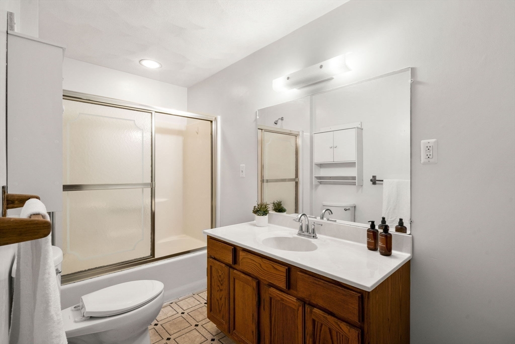 20 Euclid Road Tewksbury, MA 01876 - Photo 27 of 32