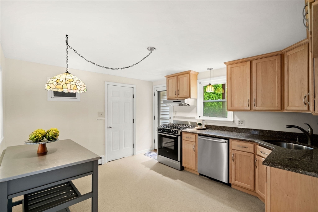 20 Euclid Road Tewksbury, MA 01876 - Photo 7 of 32