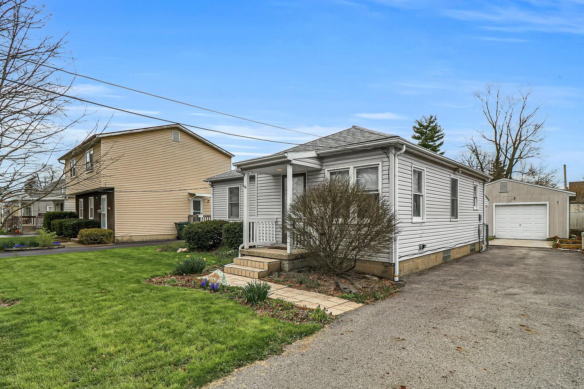 3494 Maize Road Columbus, OH 43224 - Photo 3 of 28 2-web-or-mls-3494-maize-rd