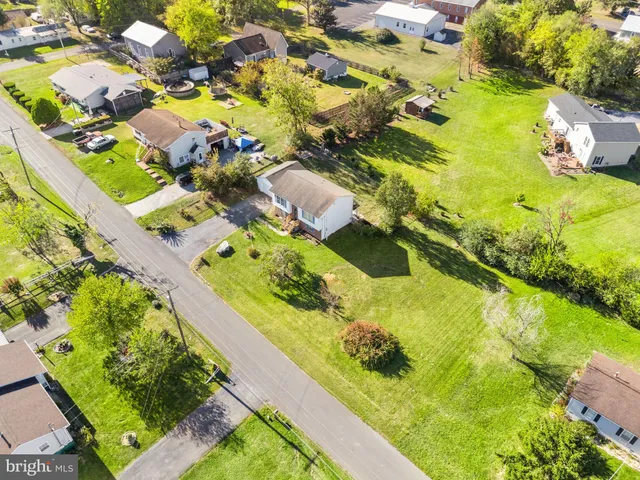 a view of a house with backyard and trees