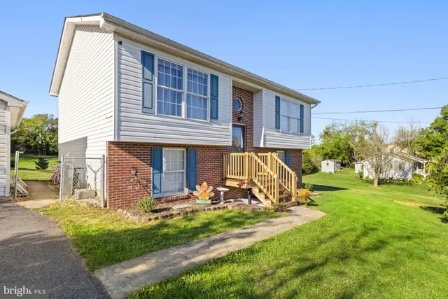 a view of a house with a big yard