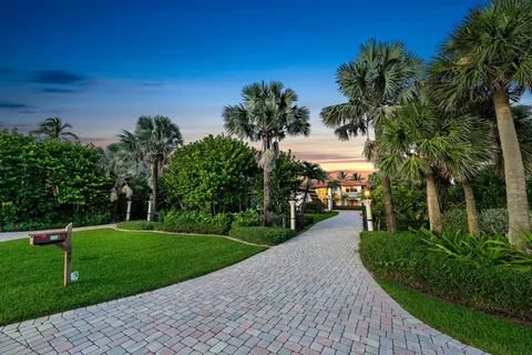 $23,900,000 | 613 South Beach Road, Hobe Sound, FL 33455